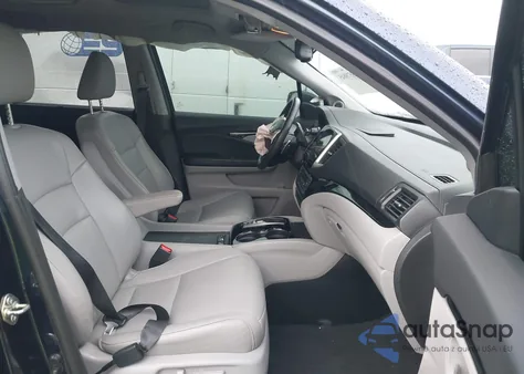 2016 Honda Pilot Touring z USA, uszkodzony, nr VIN 5FNYF6H93GB091686